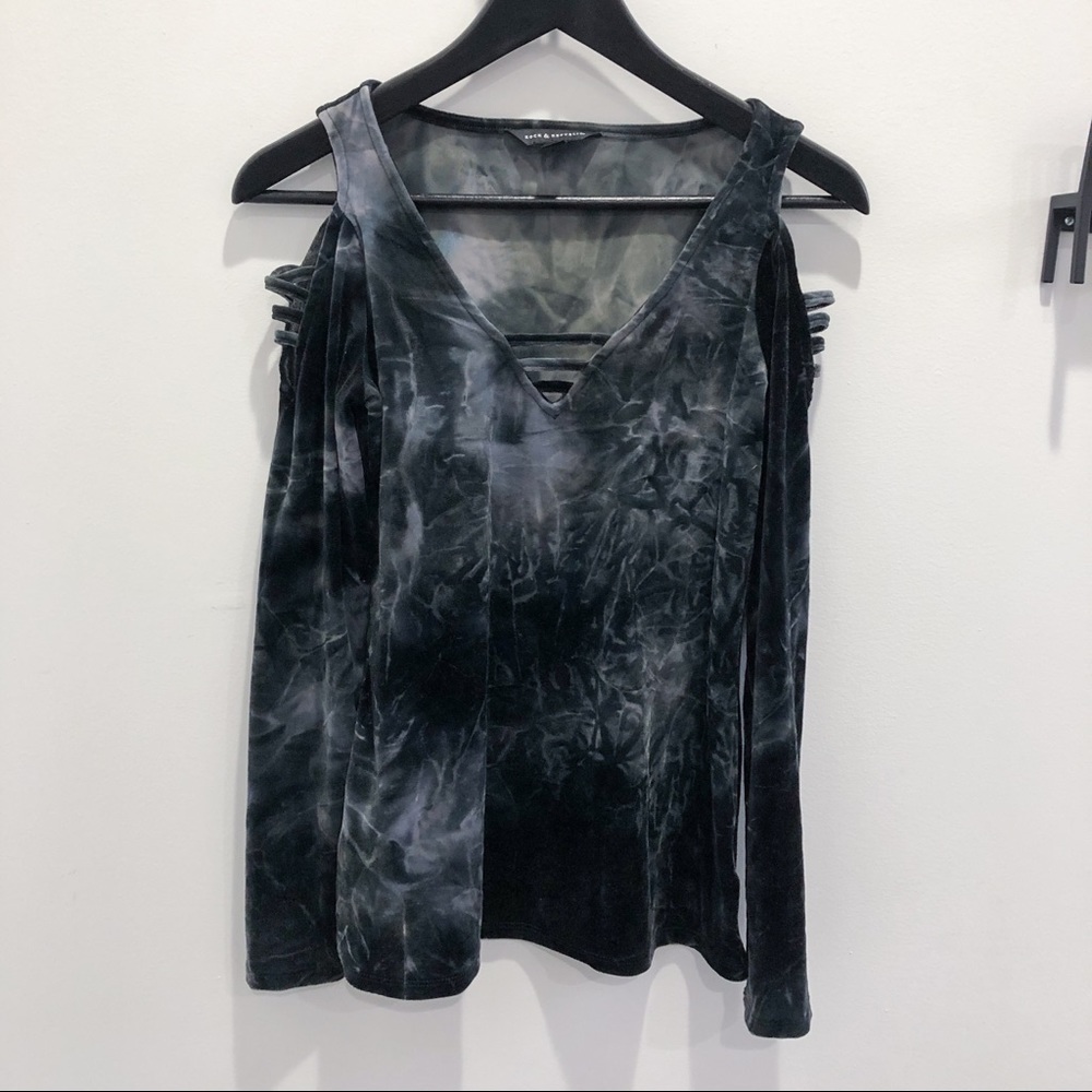 Rock & Republic Top With Cutout Sleeve